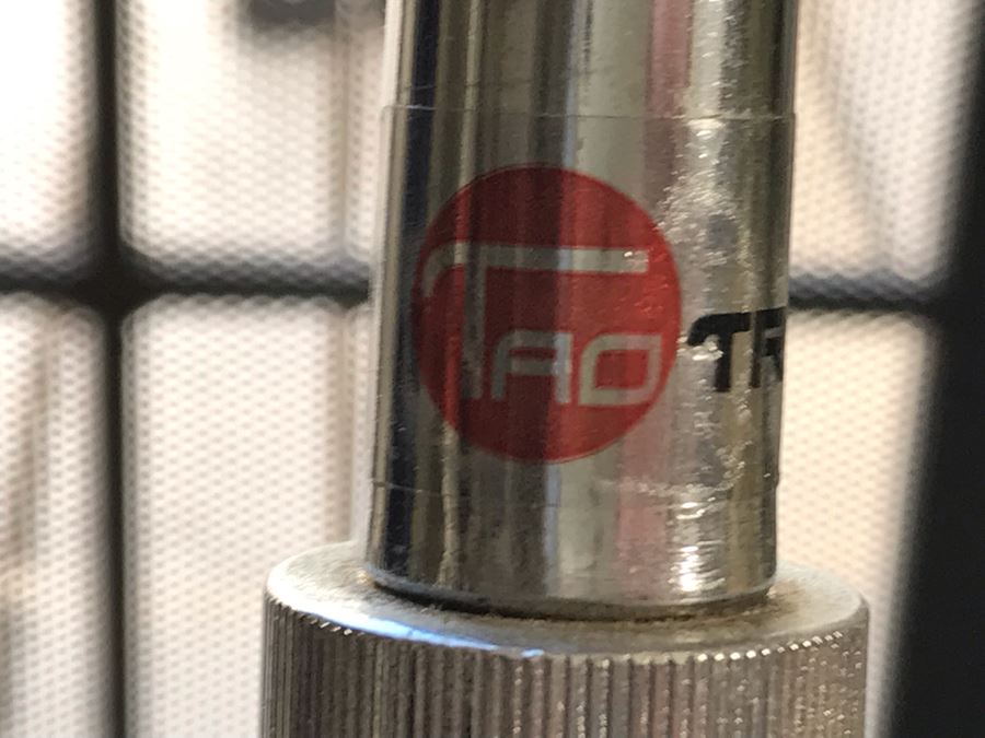 TaoTronics Full-Motion Adjustable Floor Stand For iPad And Tablets [Photo 6]