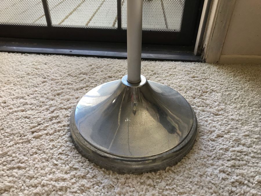 TaoTronics Full-Motion Adjustable Floor Stand For iPad And Tablets [Photo 4]