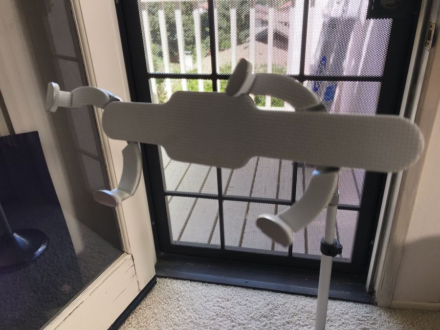 TaoTronics Full-Motion Adjustable Floor Stand For iPad And Tablets [Photo 3]