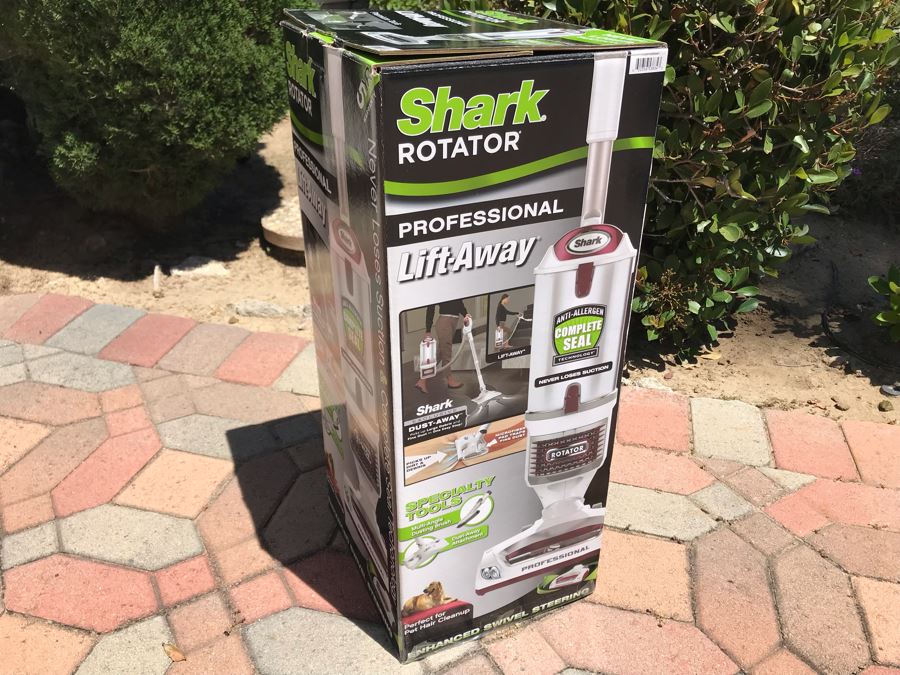Shark Rotator Professional Lift-Away Vacuum [Photo 3]