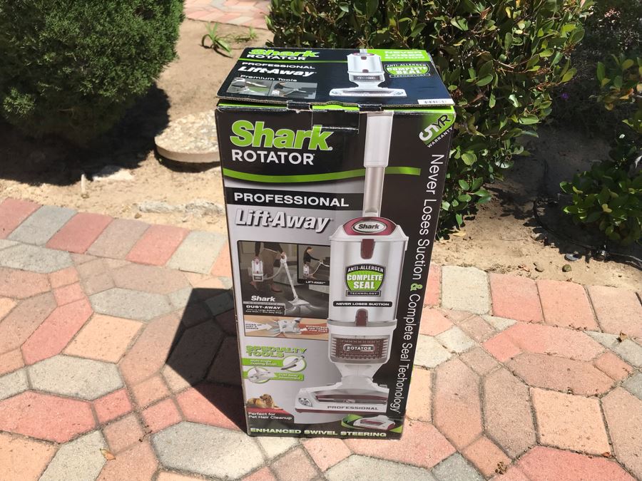Shark Rotator Professional Lift-Away Vacuum [Photo 2]