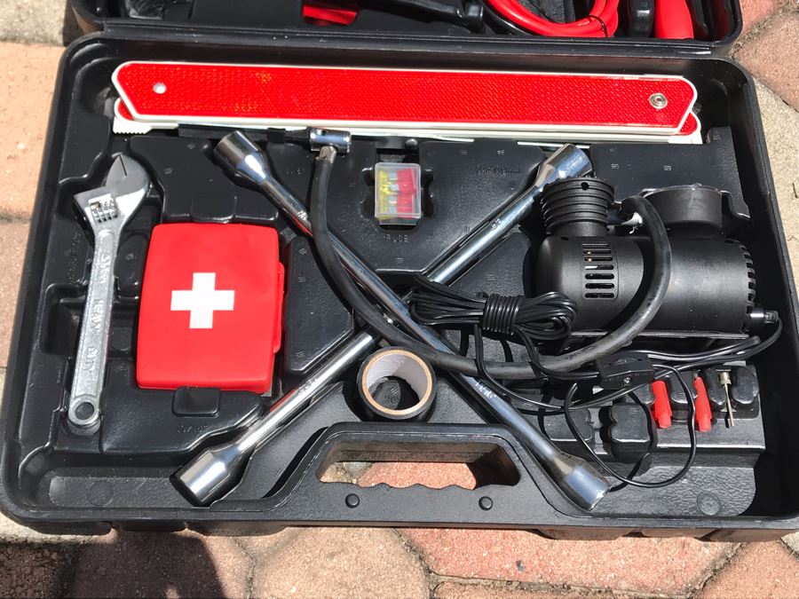 40 Piece Target Auto Emergency Kit