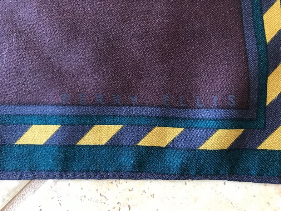 Perry Ellis Scarf 34 X 34 [Photo 4]