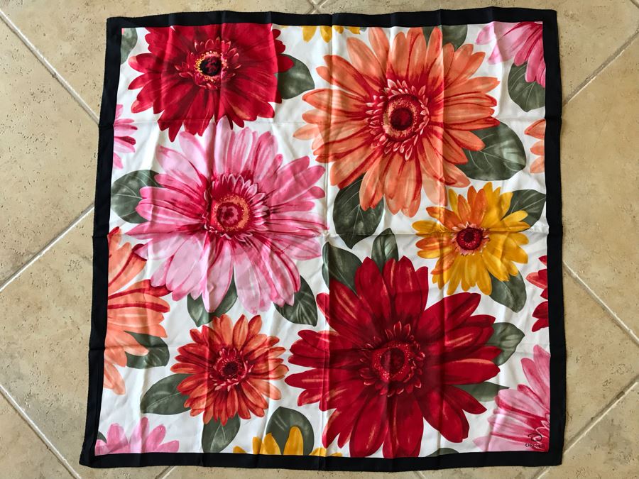 Oscar De La Renta Scarf 33 X 33