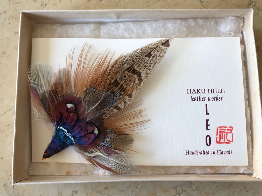 Haku Hulu Feather Worker Leo Handcrafted In Hawaii Brooch Pin [Photo 1]
