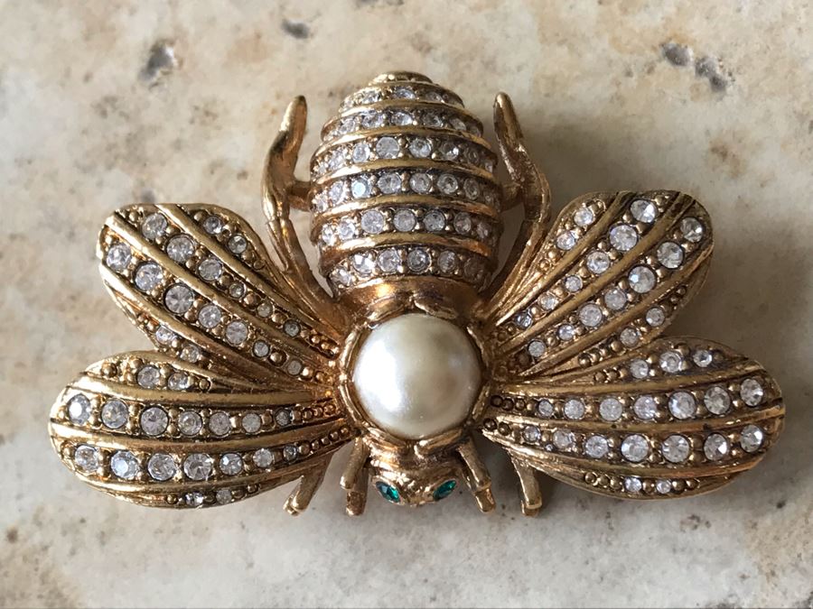 Forever In Our Memory Joan Rivers Bee Brooch Pendant [Photo 1]