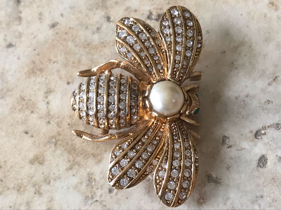 Forever In Our Memory Joan Rivers Bee Brooch Pendant [Photo 4]