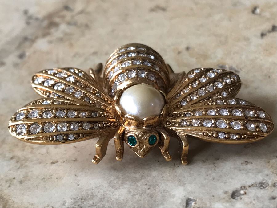 Forever In Our Memory Joan Rivers Bee Brooch Pendant [Photo 3]