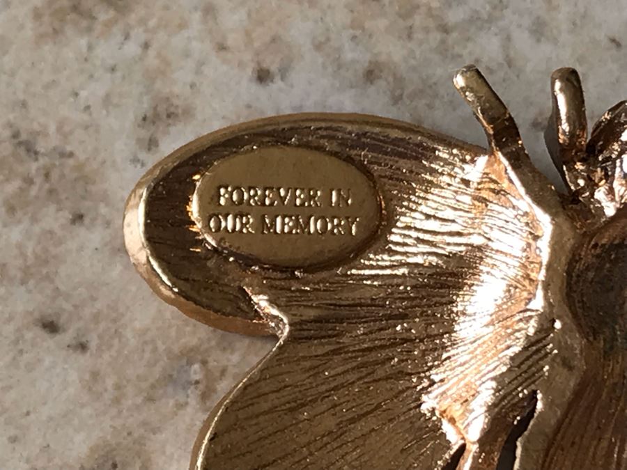 Forever In Our Memory Joan Rivers Bee Brooch Pendant [Photo 6]