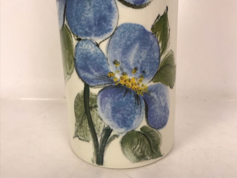 Mid-Century Modern Arabia Vase Made In Finland 4W X 9.5H [Photo 3]