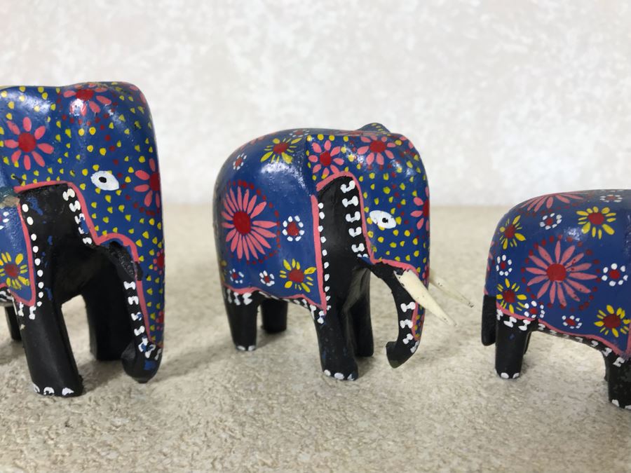 Set Of Four Small Hand Carved Hand Painted Elephants Family [Photo 4]