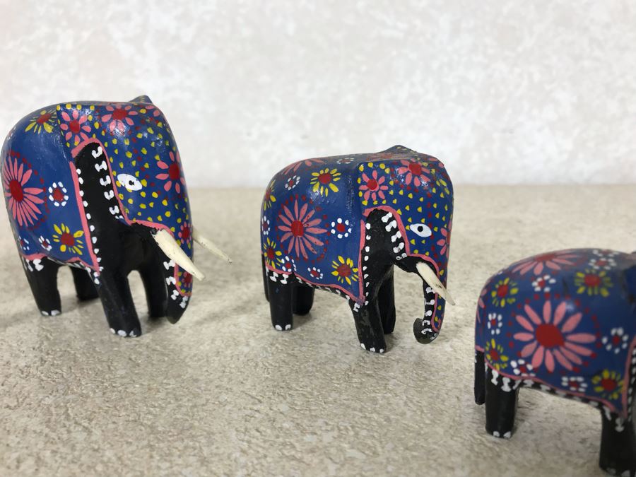 Set Of Four Small Hand Carved Hand Painted Elephants Family [Photo 5]