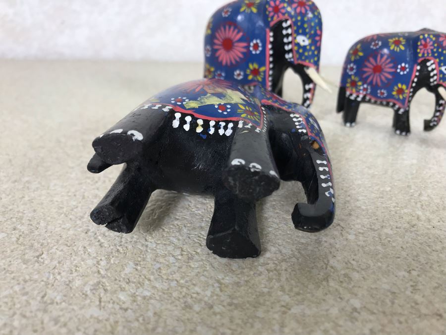 Set Of Four Small Hand Carved Hand Painted Elephants Family [Photo 7]