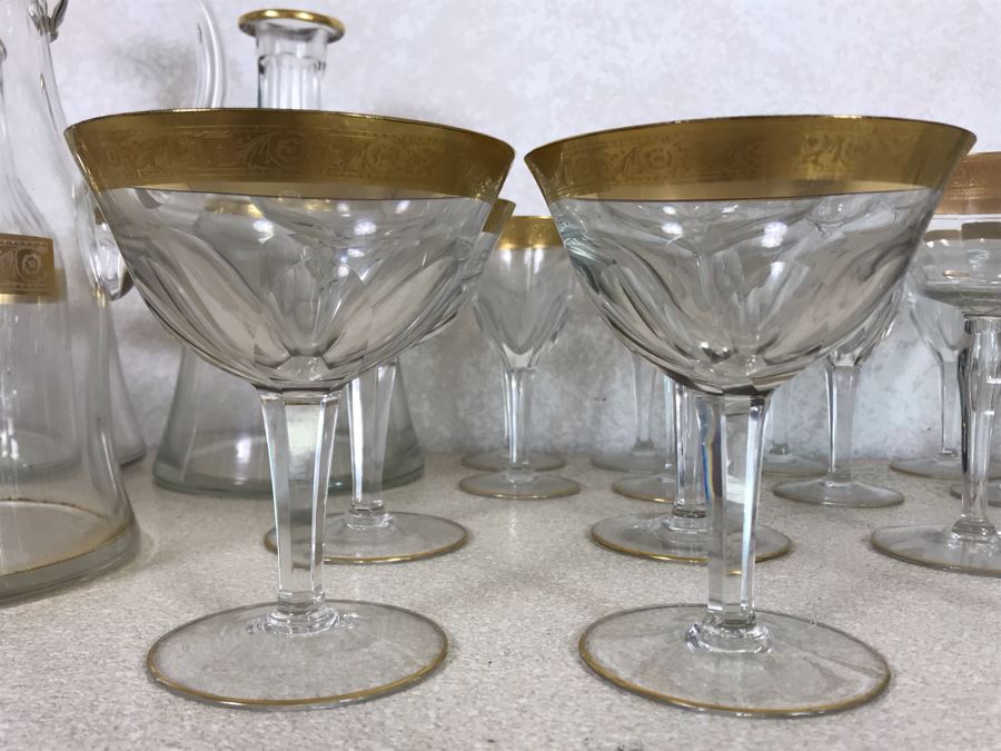 Large Collection Of Gold Rim Stemware Glasses With Matching Pitcher And Two Matching Decanters Apx 41 Pieces [Photo 15]