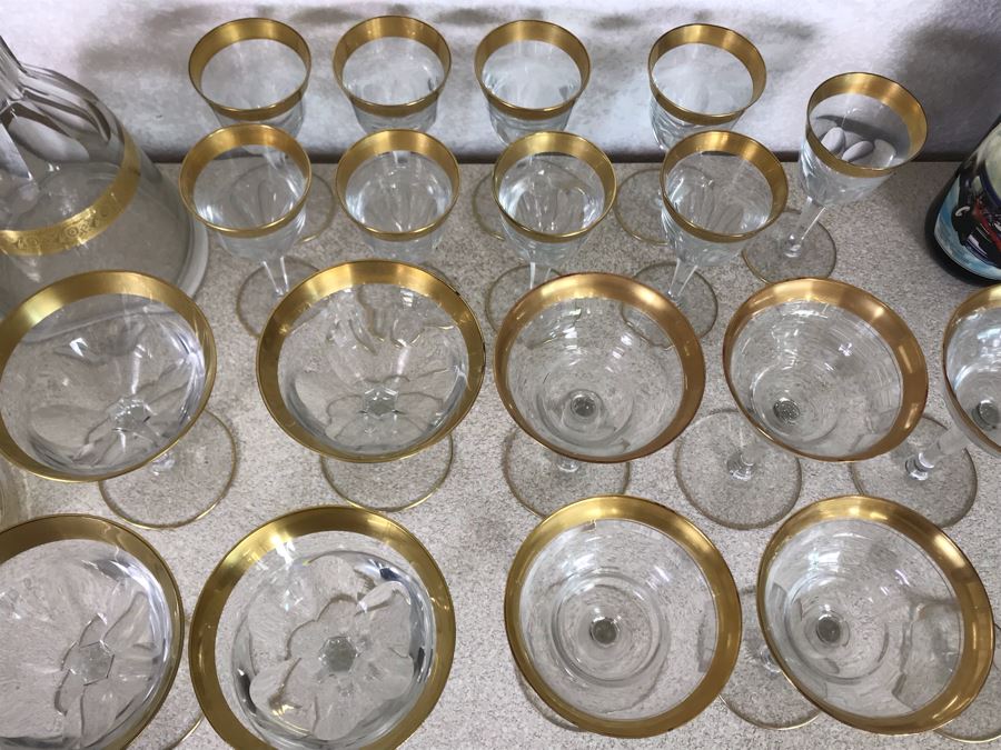 Large Collection Of Gold Rim Stemware Glasses With Matching Pitcher And Two Matching Decanters Apx 41 Pieces [Photo 16]