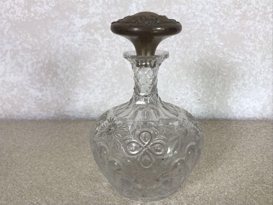 Crystal Decanter With Stunning English Sterling Silver Repousse Stopper 7H [Photo 4]