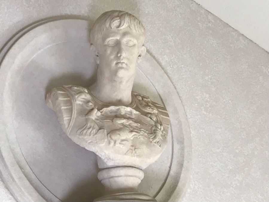 Wall Mounted Roman Bust And Medallion Shelf [Photo 5]