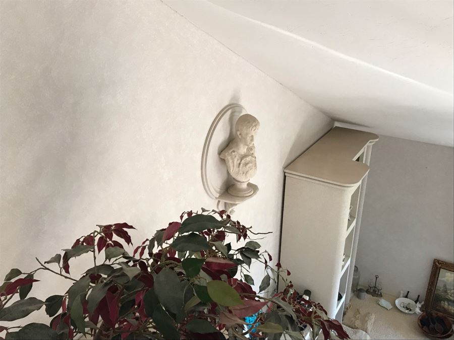 Wall Mounted Roman Bust And Medallion Shelf [Photo 9]