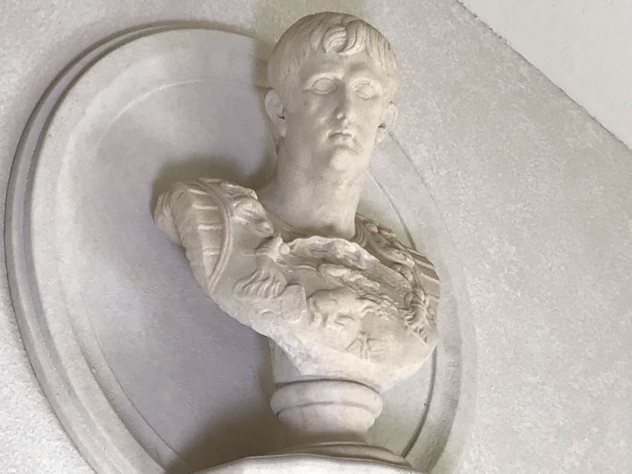 Wall Mounted Roman Bust And Medallion Shelf [Photo 4]