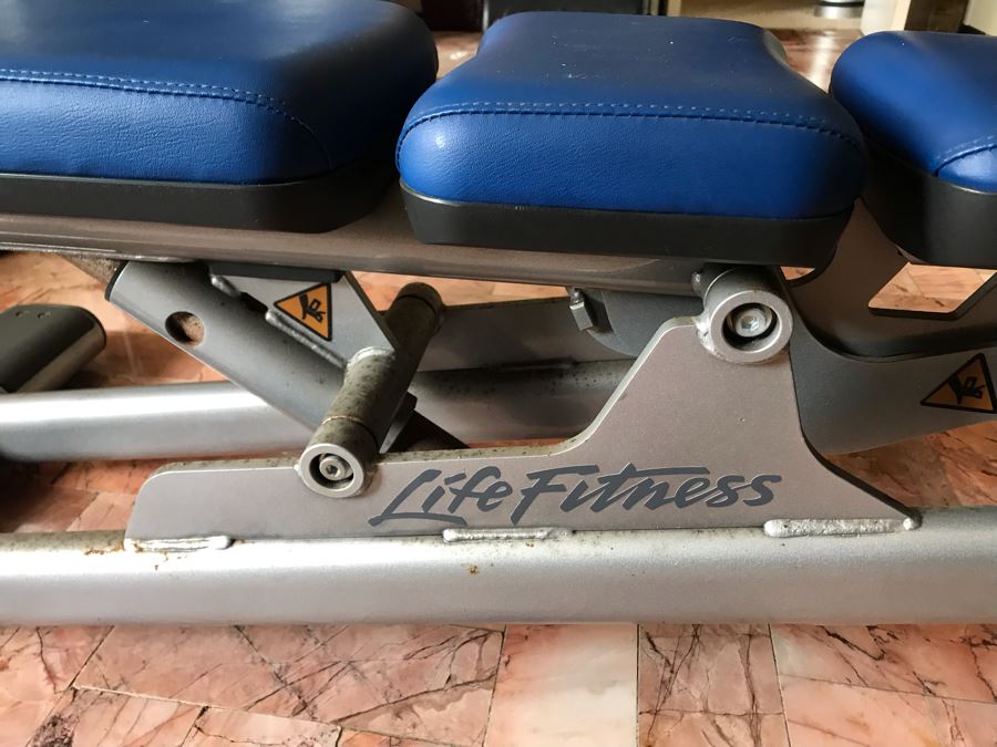 Life Fitness Commercial Gym Adjustable Weightlifting Workout Bench 50W X 25D X 17H [Photo 3]