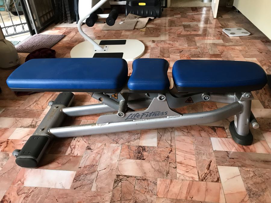 Life Fitness Commercial Gym Adjustable Weightlifting Workout Bench 50W X 25D X 17H [Photo 2]