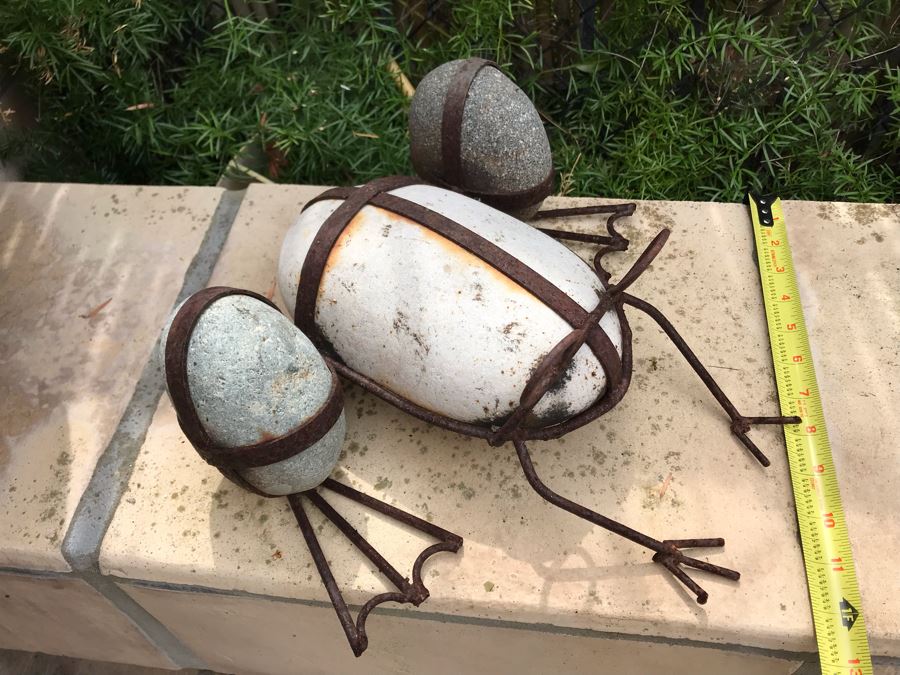 Frog Metal And Stone Garden Statuary Sculpture 14W X 13D X 5H  [Photo 5]