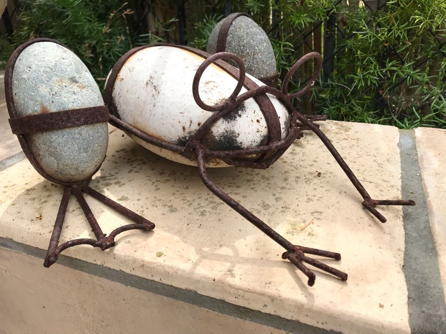 Frog Metal And Stone Garden Statuary Sculpture 14W X 13D X 5H  [Photo 6]