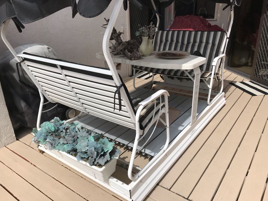 Comete Veranda Jardin Garden Furniture Swing Made In Canada 84W X 48D X 70H [Photo 4]