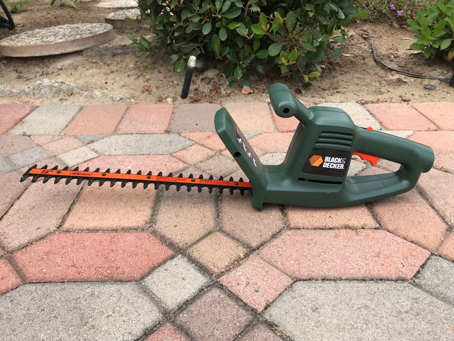 Black and Decker corded electric Hedge Trimmer 16 TR165