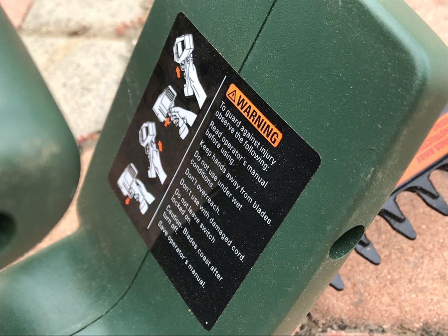 Like New Black & Decker 16' Hedge Trimmer TR165 Electrical [Photo 5]