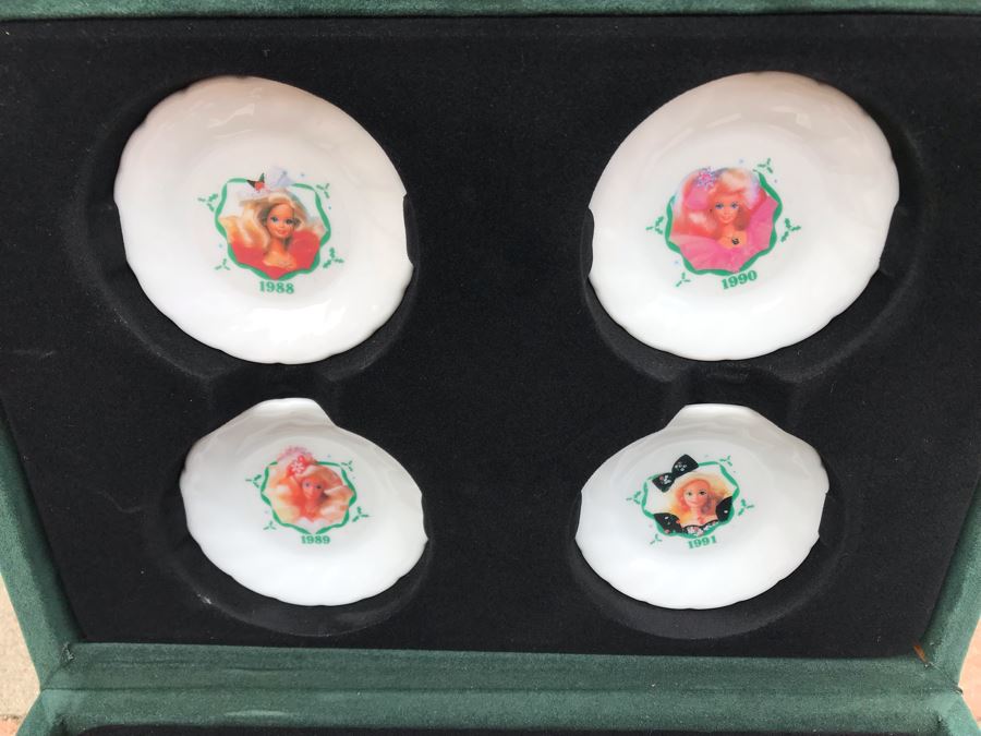 Holiday Barbie China Set Chilton Toys [Photo 4]