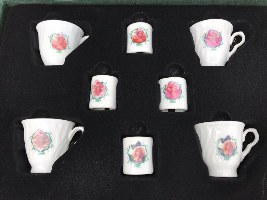 Holiday Barbie China Set Chilton Toys [Photo 3]