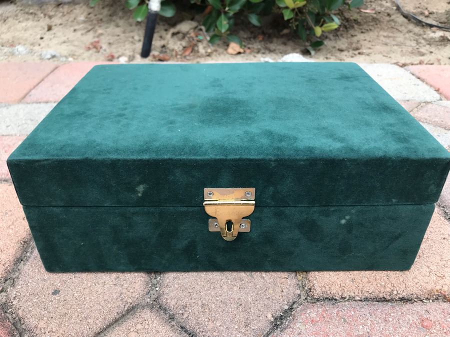 Holiday Barbie China Set Chilton Toys [Photo 5]