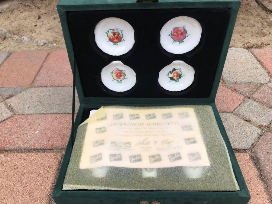 Holiday Barbie China Set Chilton Toys [Photo 7]