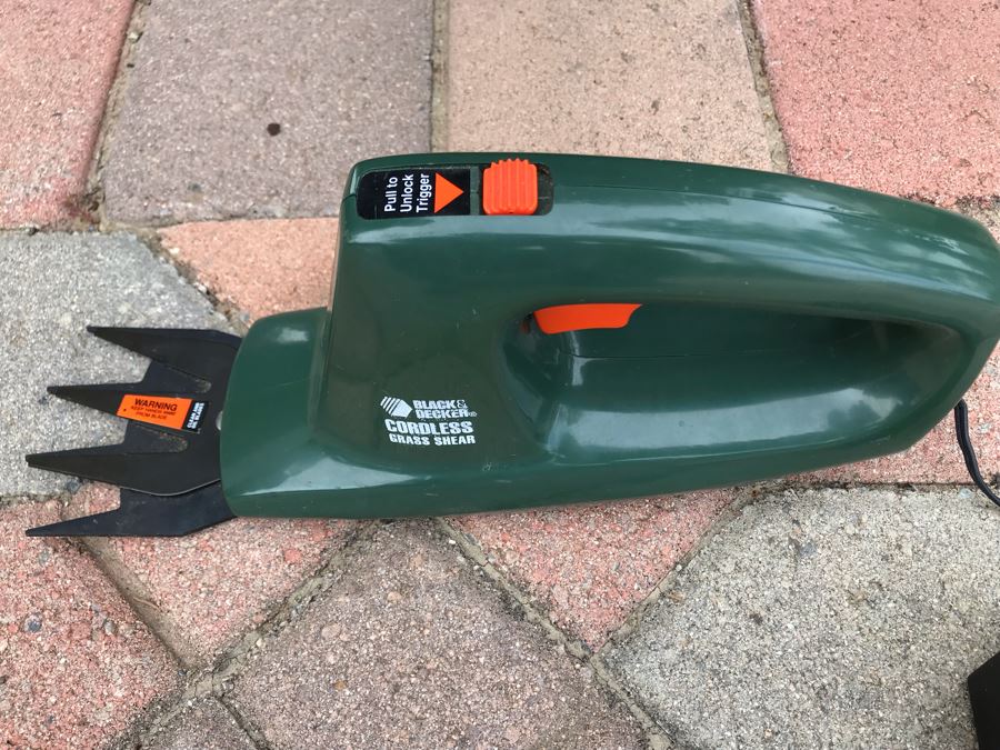 Black & Decker Cordless Grass Shear GS300 [Photo 3]