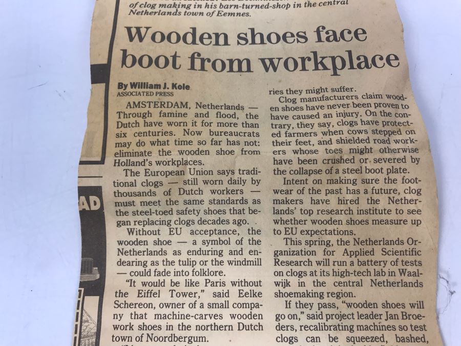 JUST ADDED - Pair Of Vintage Hand Carved Wooden Clogs Shoes 9.5 Internal Length - 11.5 External Length X 5W [Photo 8]