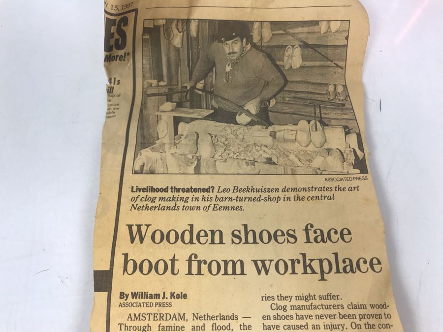 JUST ADDED - Pair Of Vintage Hand Carved Wooden Clogs Shoes 9.5 Internal Length - 11.5 External Length X 5W [Photo 7]
