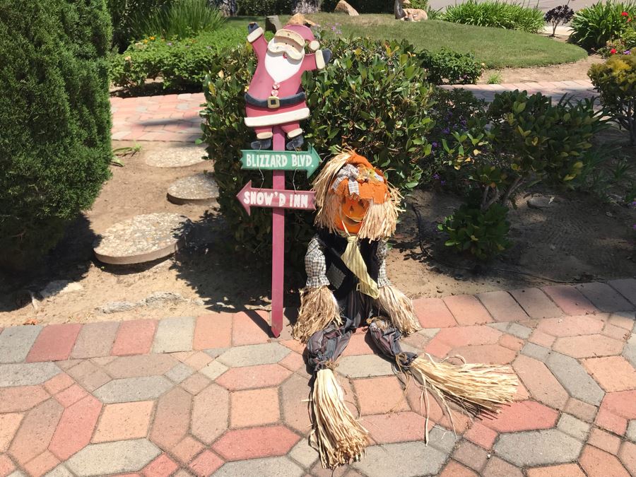 Light Up Halloween Scarecrow And Santa Claus Wooden Sign Decoration [Photo 2]