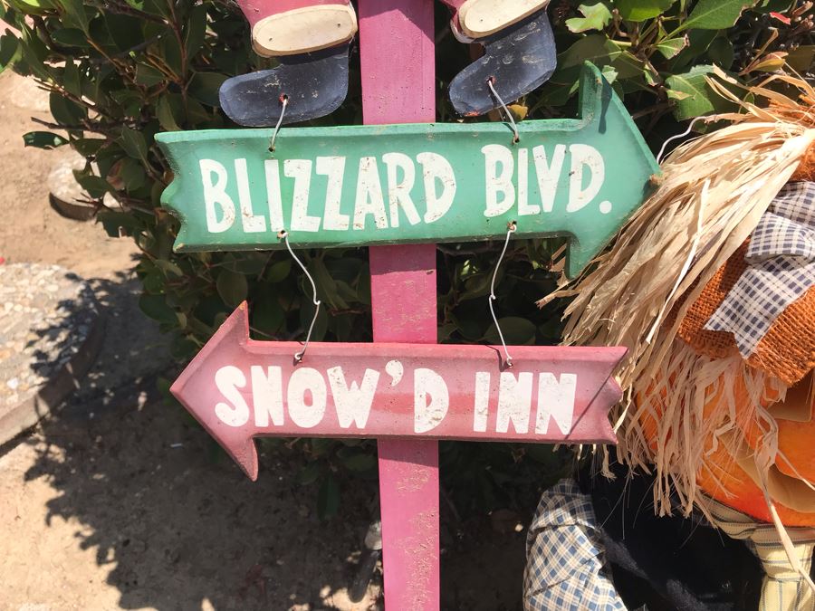 Light Up Halloween Scarecrow And Santa Claus Wooden Sign Decoration [Photo 6]