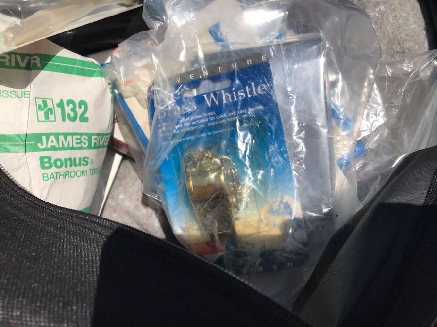 Llama Locomotor 72-Hour Emergency Kit [Photo 12]