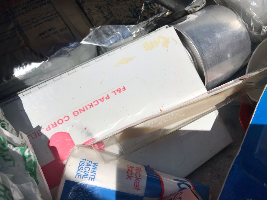 Llama Locomotor 72-Hour Emergency Kit [Photo 16]