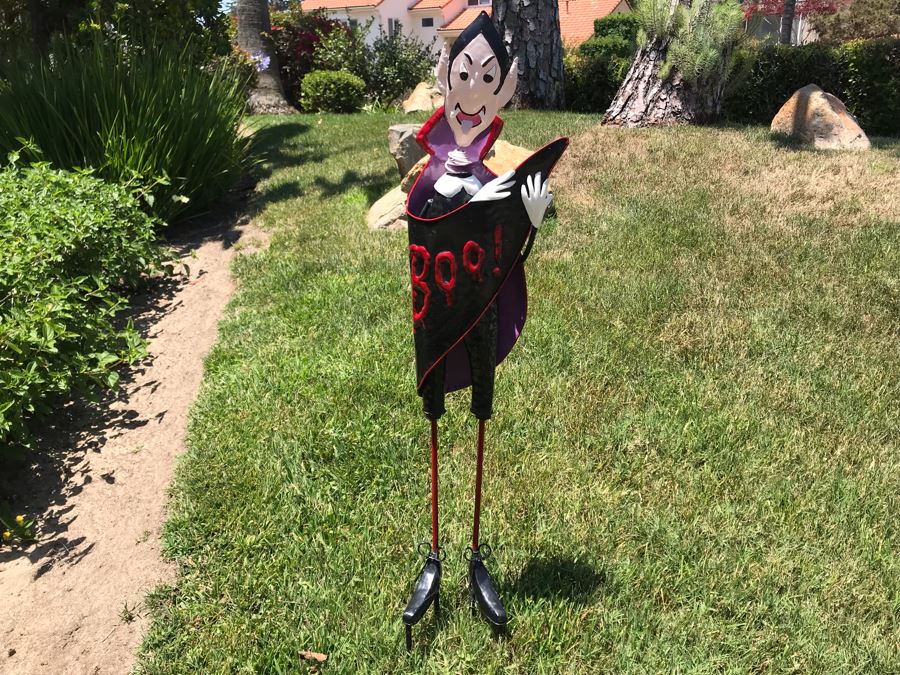Metal Dracula Halloween Lawn Decoration [Photo 1]