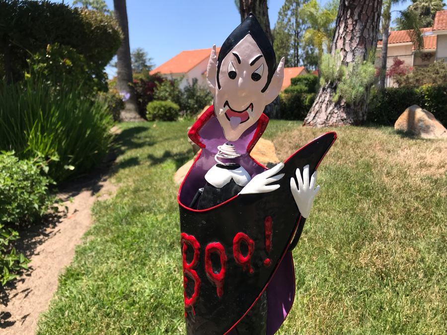 Metal Dracula Halloween Lawn Decoration [Photo 2]