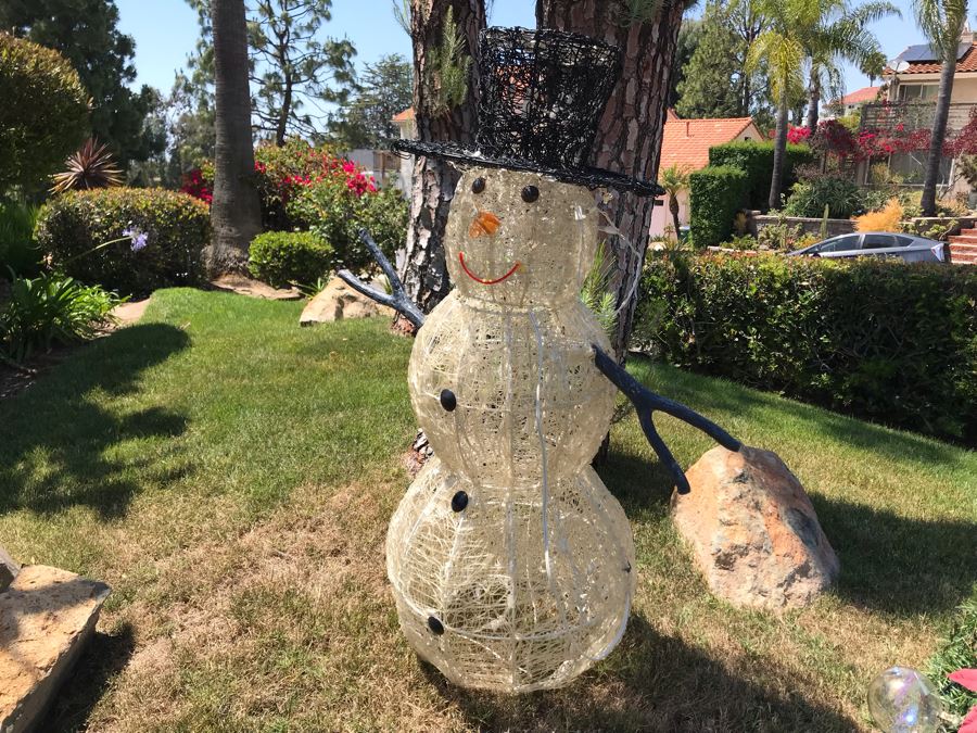 Lighted Snowman Holiday Christmas Decoration [Photo 1]