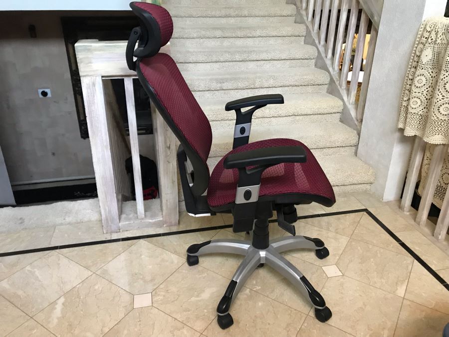 Adjustable Office Armchair On Casters [Photo 5]