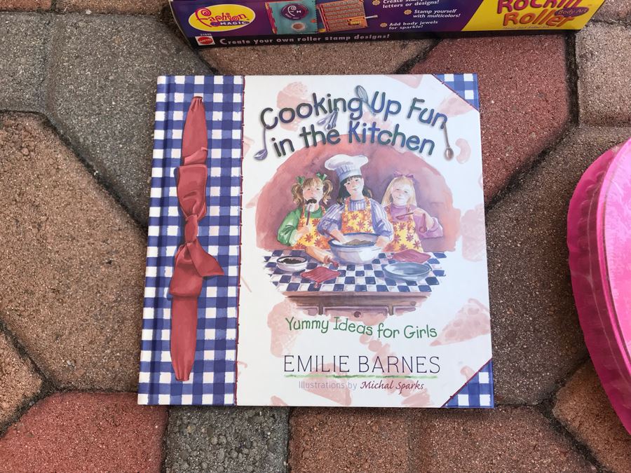 Various New Kid's Toys And Crafts Plus Kids Cooking Book [Photo 7]