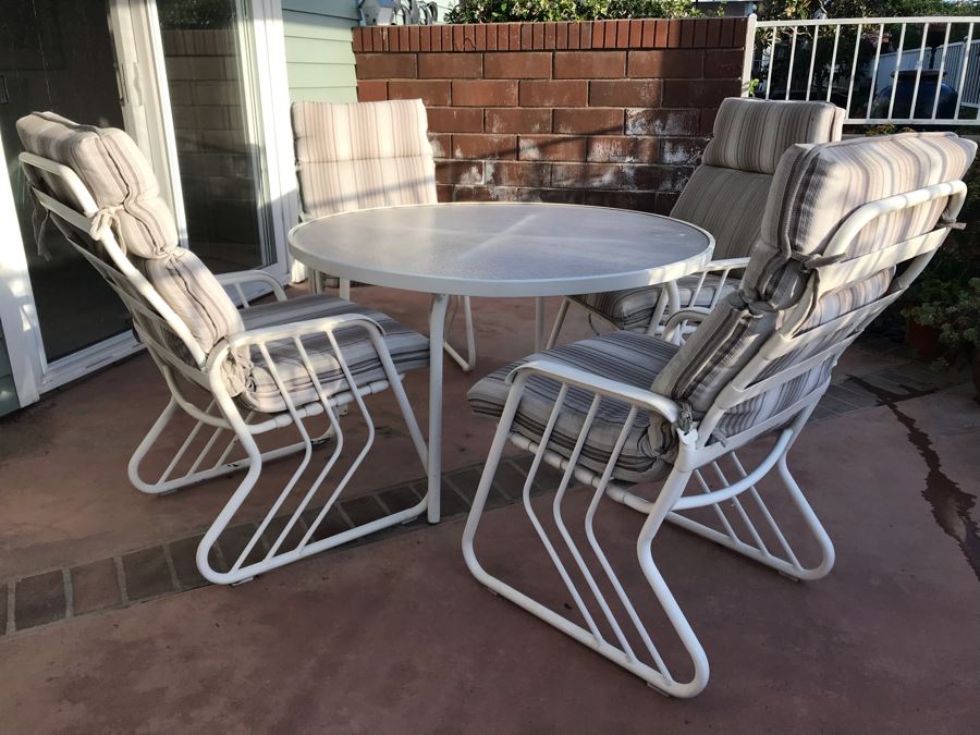 Tropitone Outdoor Aluminum Patio Furniture Round Table With Four Armchairs [Photo 4]