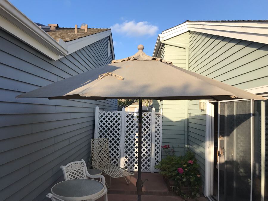 Outdoor Crank Umbrella With Cast Iron Base [Photo 3]