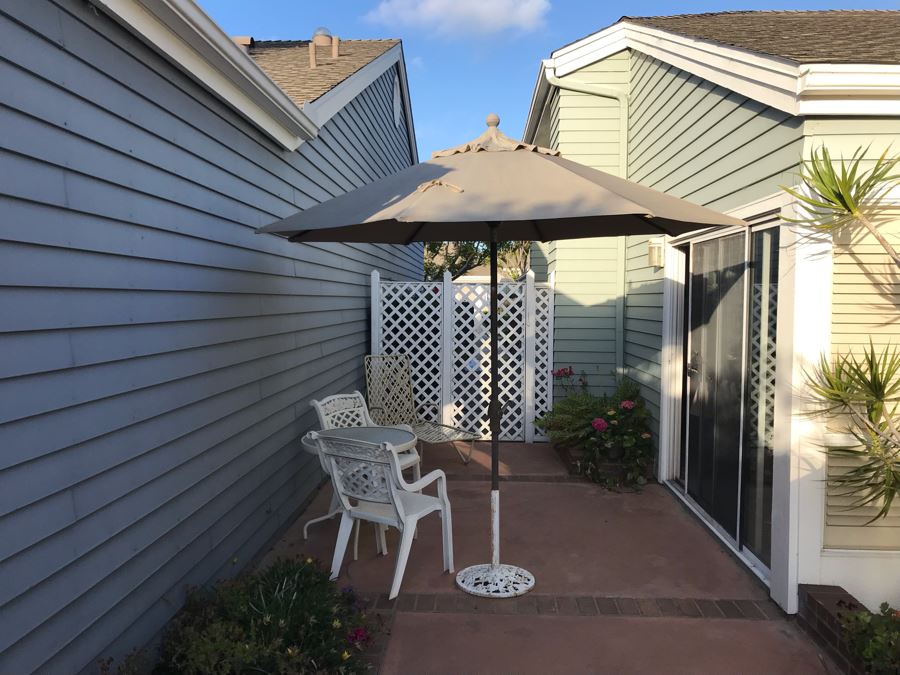 Outdoor Crank Umbrella With Cast Iron Base [Photo 2]