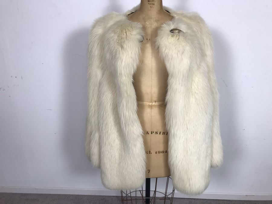 Pellicceria Graxia Milano Italian White Fur Jacket Apx Size 42 Length:30 Perimeter:45 Outer Sleeve To Neck:30 Inner Sleeve:16